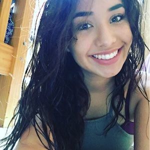 Meet your Posher, Desiree